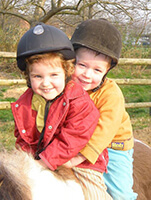 Kids auf dem Pony